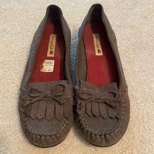 Gray flats with small wedge